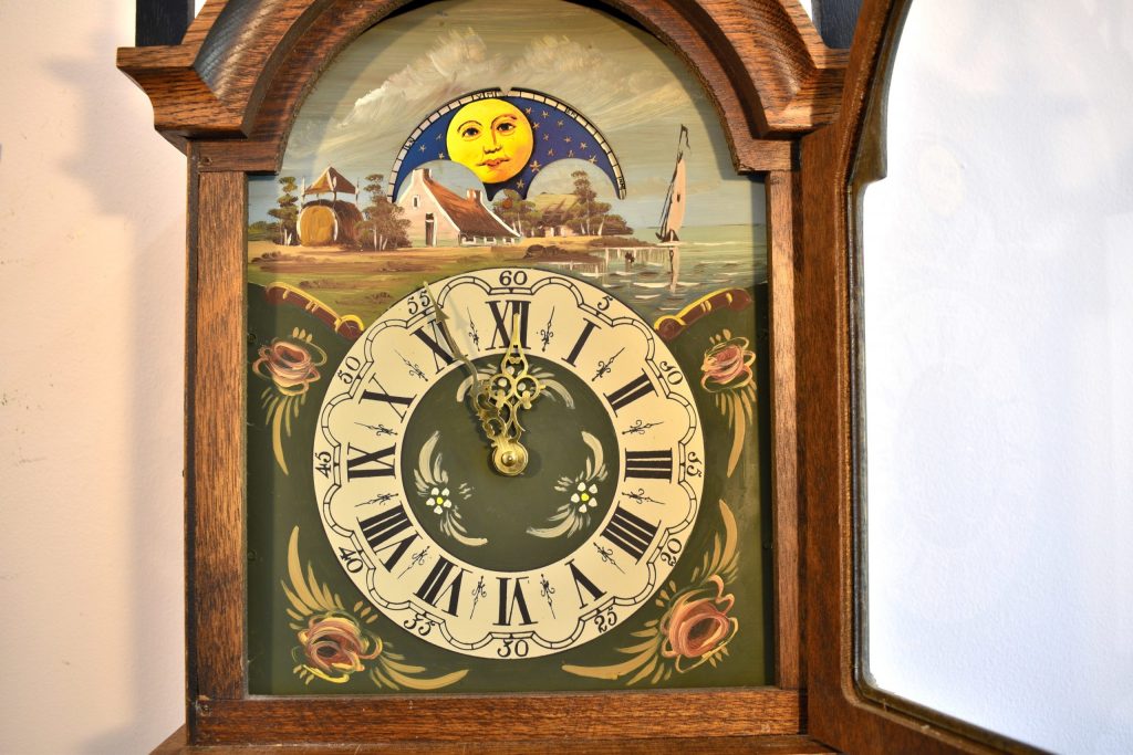 Ceas mare frizian cu fazele lunii