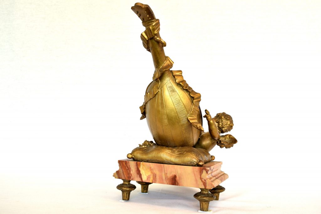 Statueta semnata de Auguste Moreau