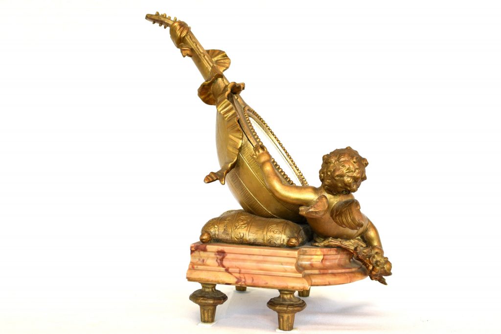 Statueta semnata de Auguste Moreau