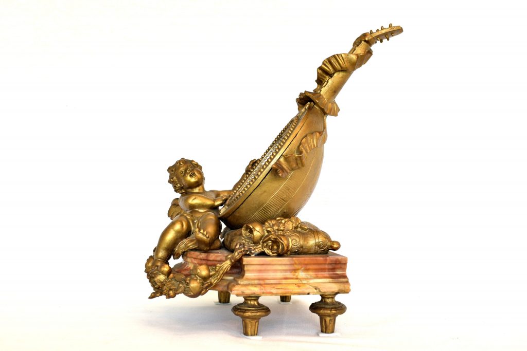 Statueta semnata de Auguste Moreau