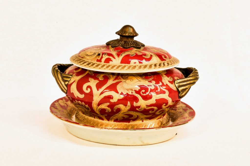 vas din portelan si bronz (1) Vas cu capac si farfurie