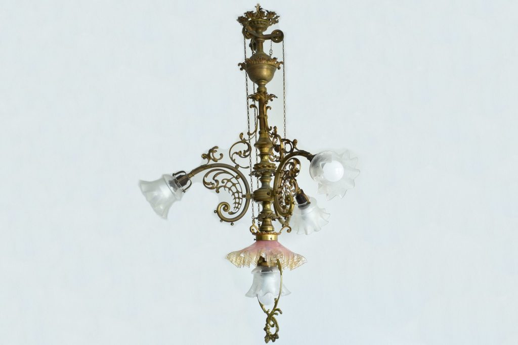 Lustra Art Nouveau cu scripeti Lustra Art Nouveau cu scripeti