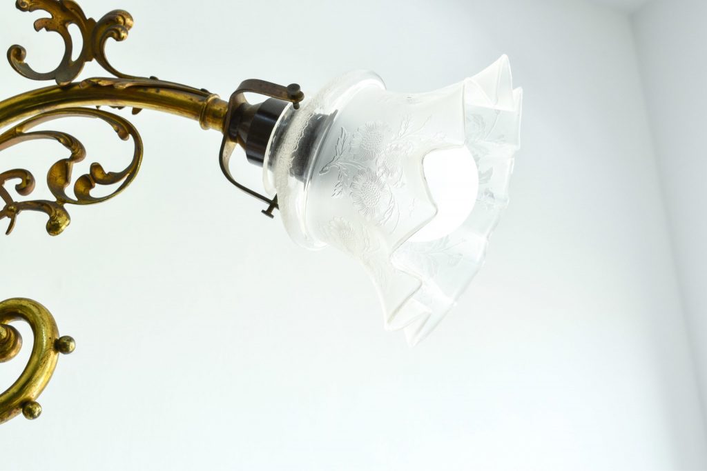 Lustra Art Nouveau cu scripeti Lustra Art Nouveau cu scripeti