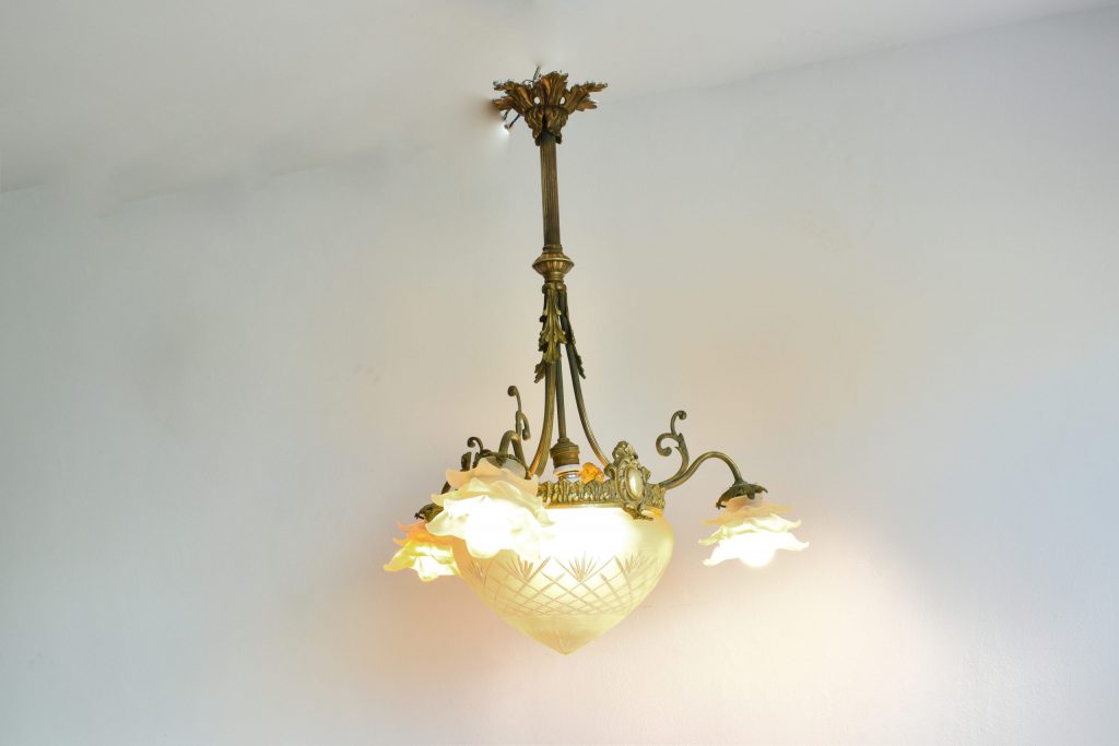 Lustra Louis al 15 lea cu 4 becuri Lustra Louis al 15 lea cu 4 becuri