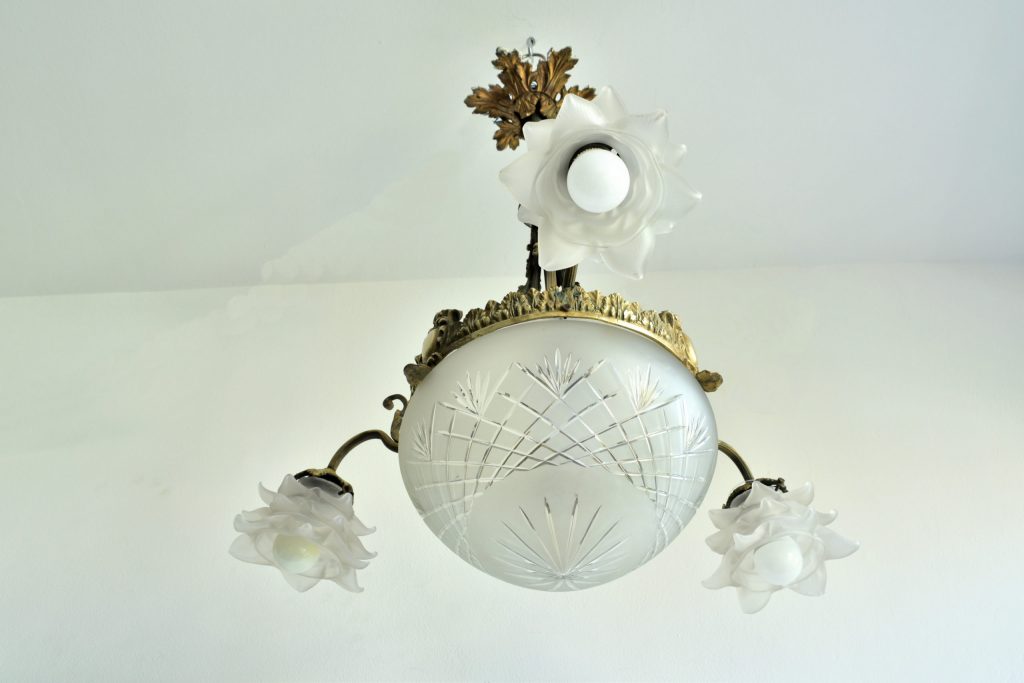 Lustra Louis al 15 lea cu 4 becuri Lustra Louis al 15 lea cu 4 becuri