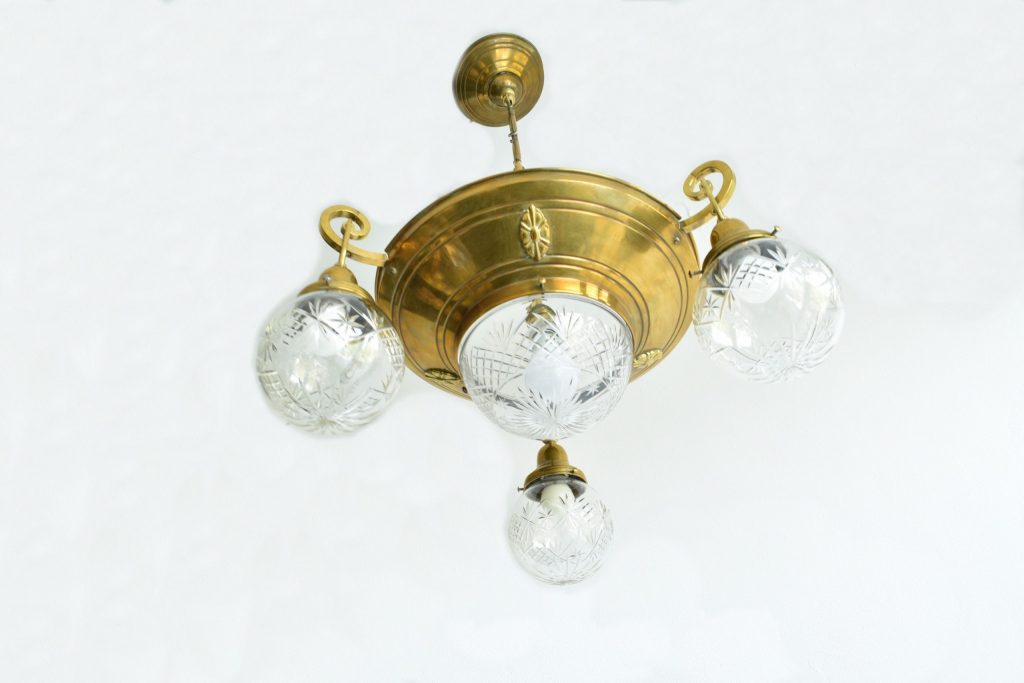 Lustra Art Nouveau cu 4 becuri Lustra Art Nouveau cu 4 becuri