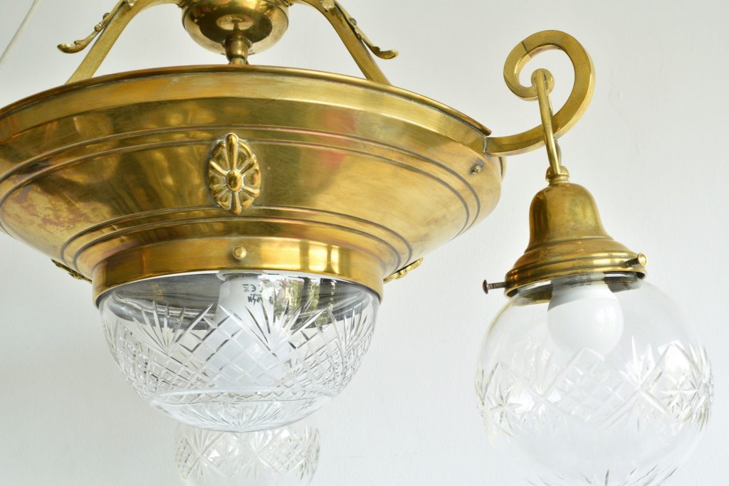 Lustra Art Nouveau cu 4 becuri Lustra Art Nouveau cu 4 becuri