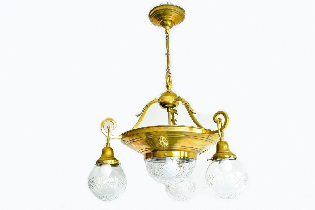 Lustra Art Nouveau cu 4 becuri Lustra Art Nouveau cu 4 becuri