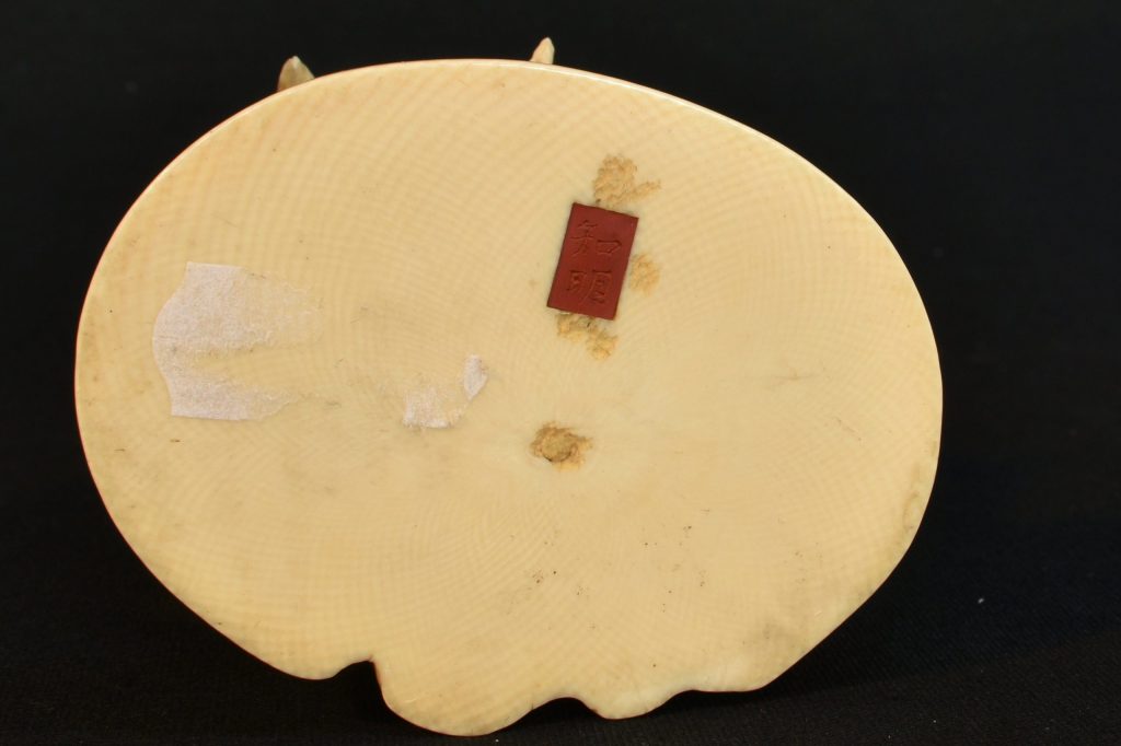 Statueta din fildes Vanzatorul de flori