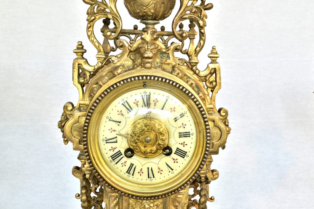 ceas din bronz cu sfesnice (2) Ceas din bronz cu sfesnice