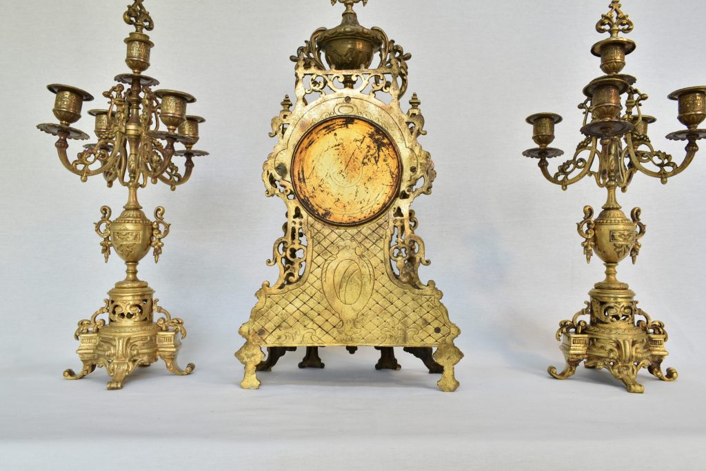 ceas din bronz cu sfesnice (4) Ceas din bronz cu sfesnice