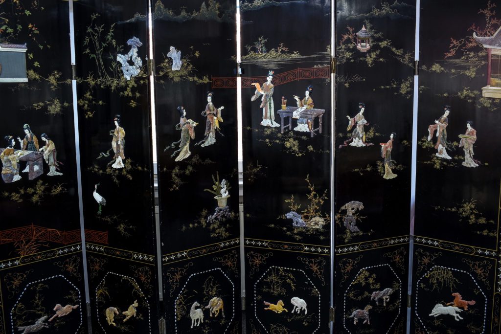 Paravan chinezesc cu aplicatii din fildes