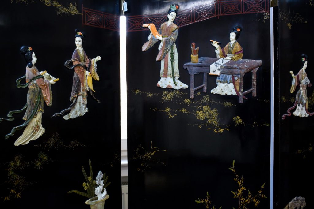 Paravan chinezesc cu aplicatii din fildes