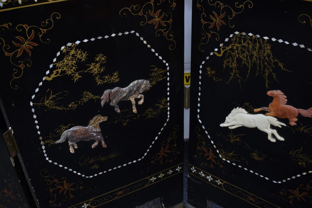 Paravan chinezesc cu aplicatii din fildes