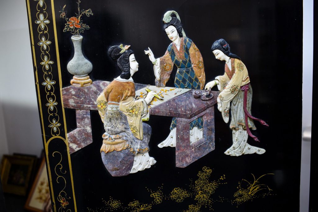 Paravan chinezesc cu aplicatii din fildes