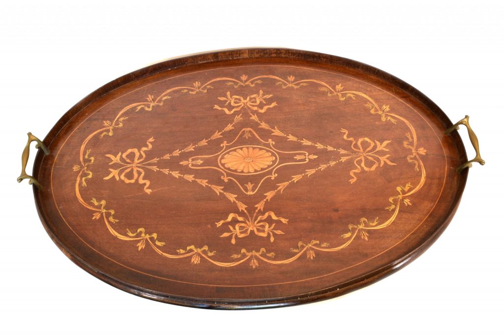 tava din lemn (1) Tava din lemn cu intarsii din lemn