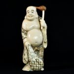 Statueta policroma , nemuritor japonez, din fildes