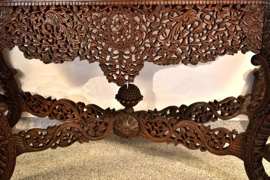 Consola birmaneză din secolul al XIX-lea (3) Consola birmaneză din secolul al XIX-lea