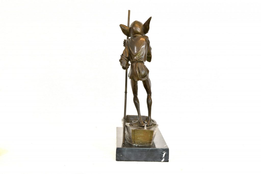 Sculptură din bronz Ferryman dupa David Goode