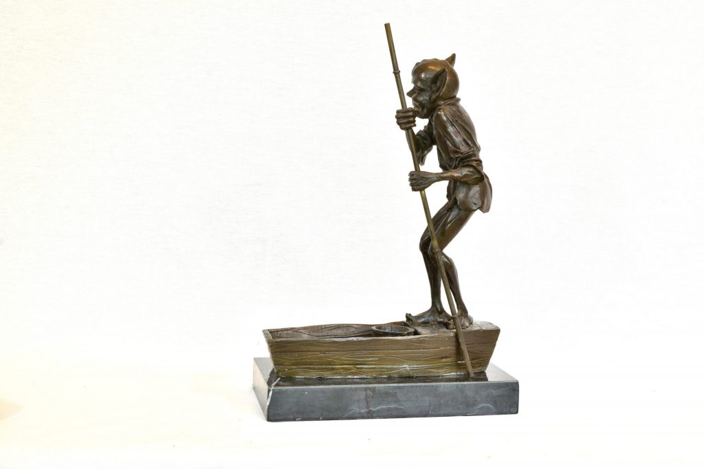 Sculptură din bronz Ferryman dupa David Goode