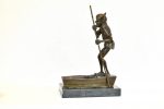 Sculptură din bronz Ferryman dupa David Goode