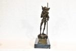 Sculptură din bronz Ferryman dupa David Goode