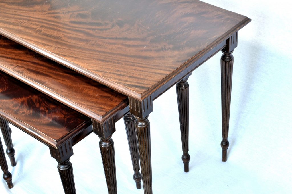 Set 3 masute Louis XVI lea (3) Set 3 masute Louis XVI lea