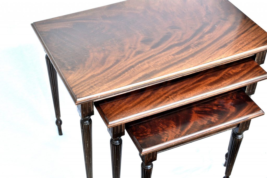 Set 3 masute Louis XVI lea (4) Set 3 masute Louis XVI lea