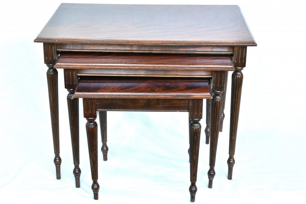 Set 3 masute Louis XVI lea (5) Set 3 masute Louis XVI lea