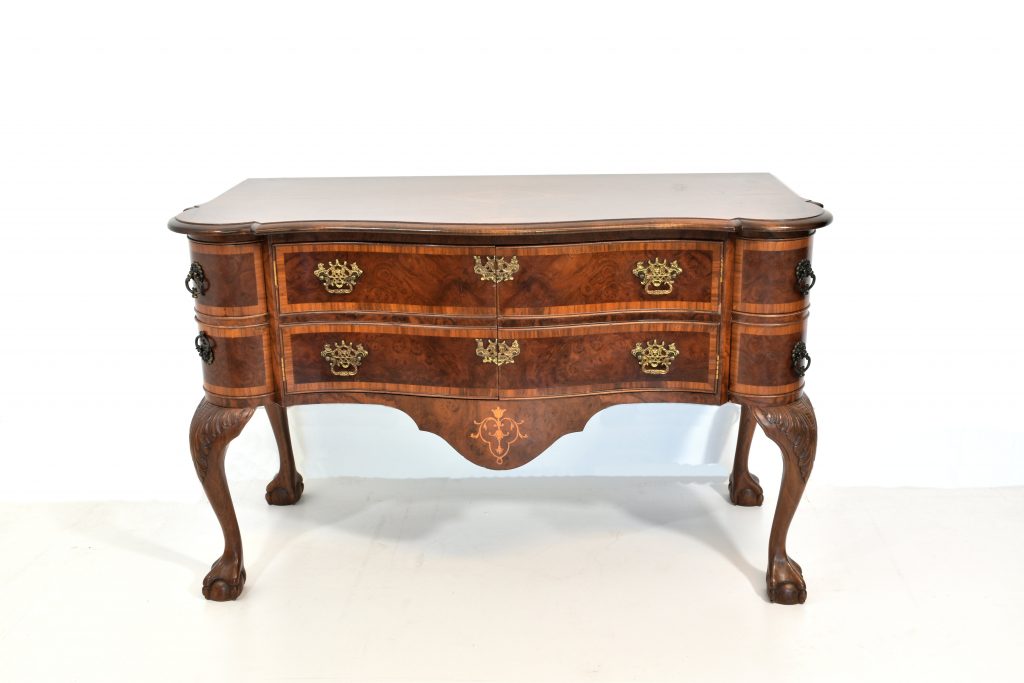 Comoda Chippendale cu usi (1) Comoda Chippendale cu usi