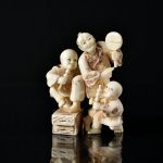 netsuke din fildes cu 2 copii