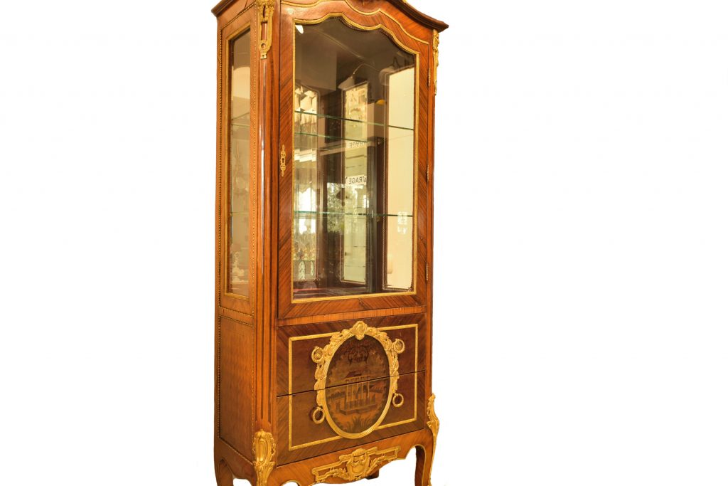 Vitrina stil Louis Xv lea