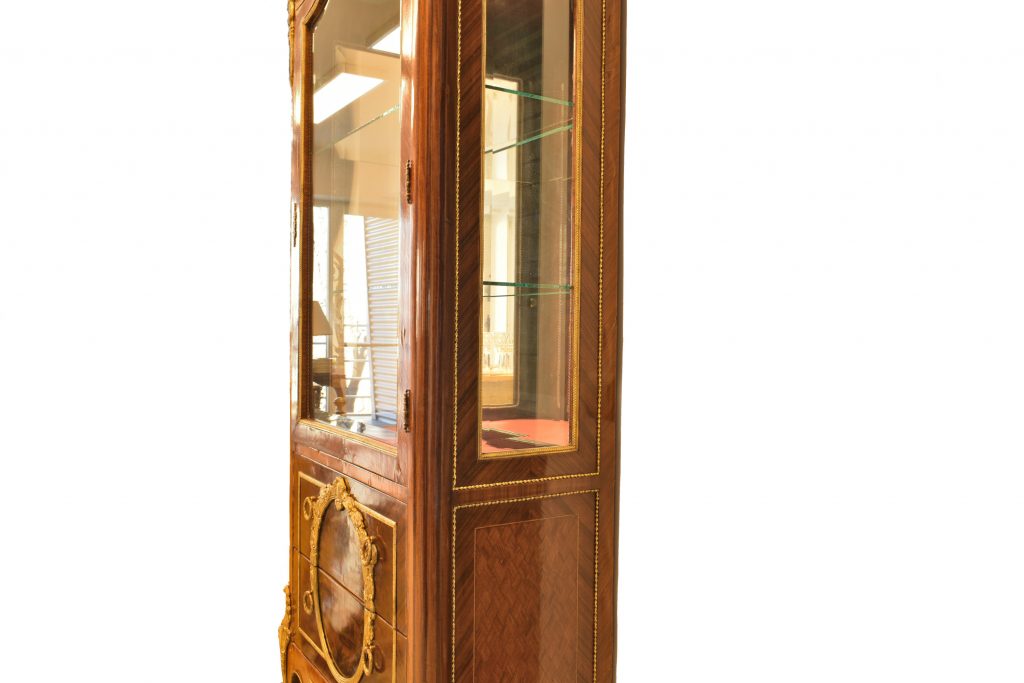 Vitrina stil Louis Xv lea