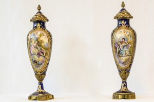 Amfora din portelan Sevres si bronz