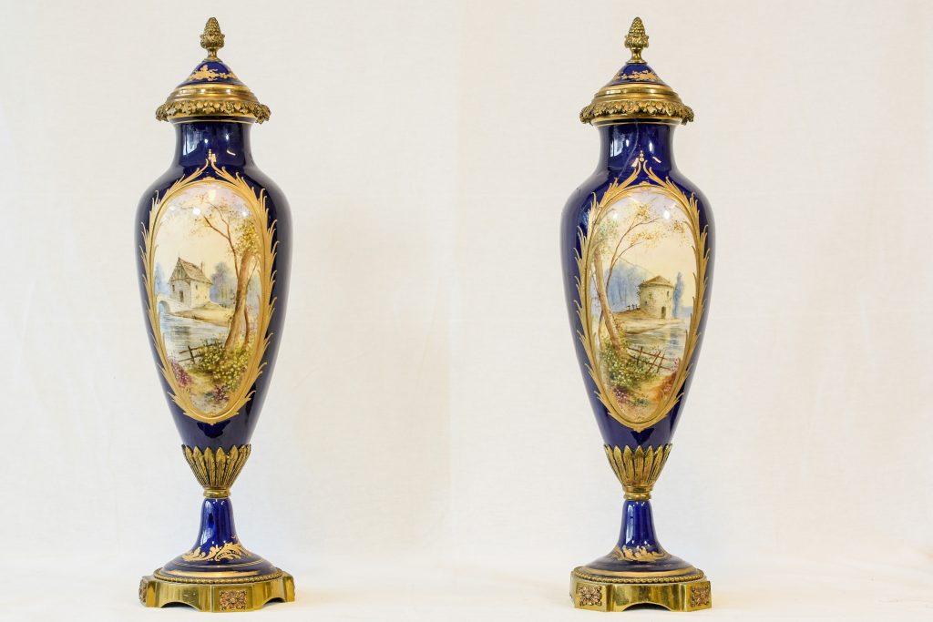 Amfora din portelan Sevres si bronz (4) Amfora din portelan Sevres si bronz