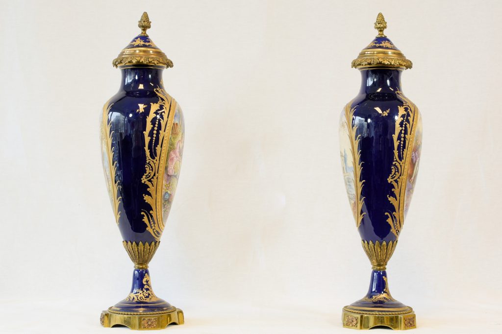 Amfora din portelan Sevres si bronz (5) Amfora din portelan Sevres si bronz