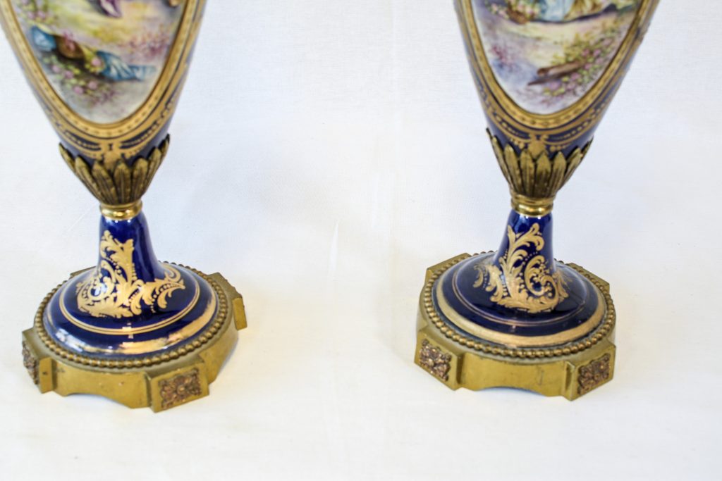 Amfora din portelan Sevres si bronz (6) Amfora din portelan Sevres si bronz
