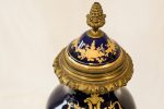 Amfora din portelan Sevres si bronz