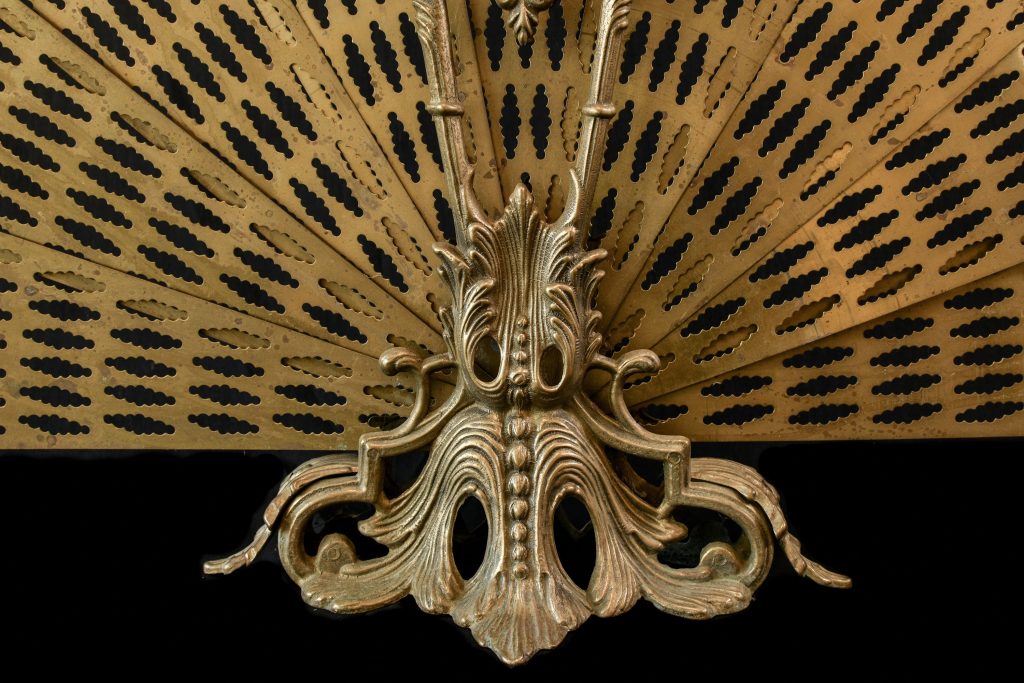 Ecran evantai pentru semineu