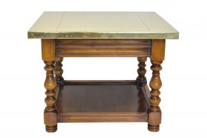 Masuta cu blat din alama