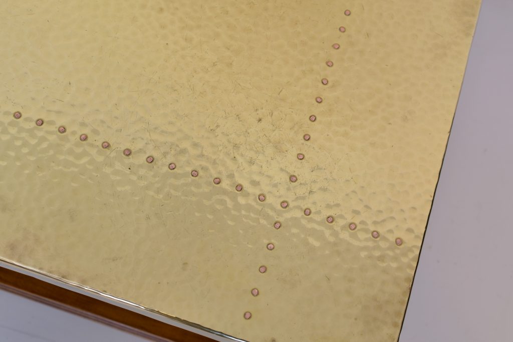 Masuta cu blat din alama