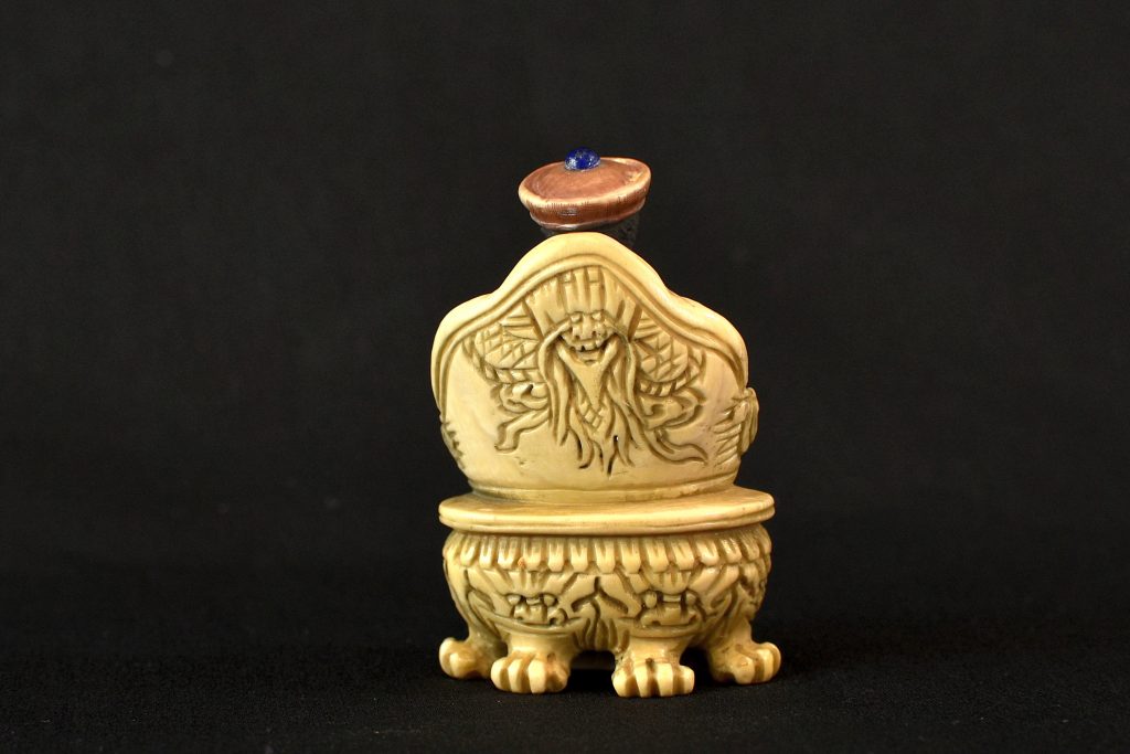 Netsuke policrom din fildes
