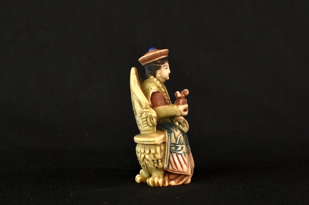 Netsuke policrom din fildes