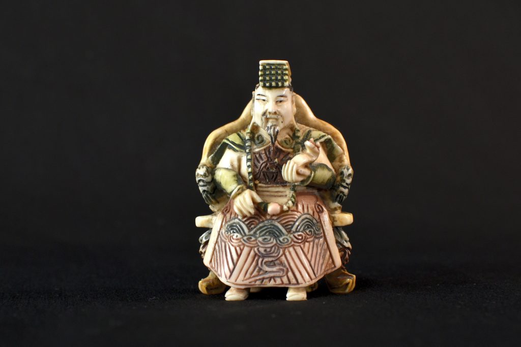 Netsuke policrom din fildes