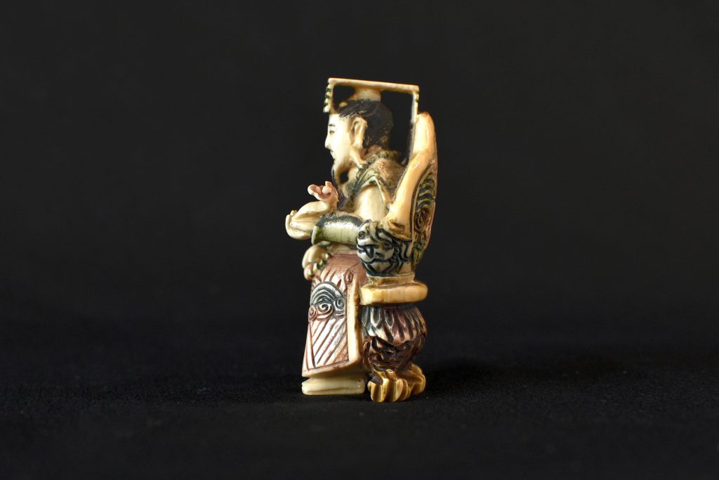 Netsuke policrom din fildes