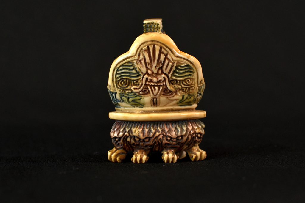 Netsuke policrom din fildes