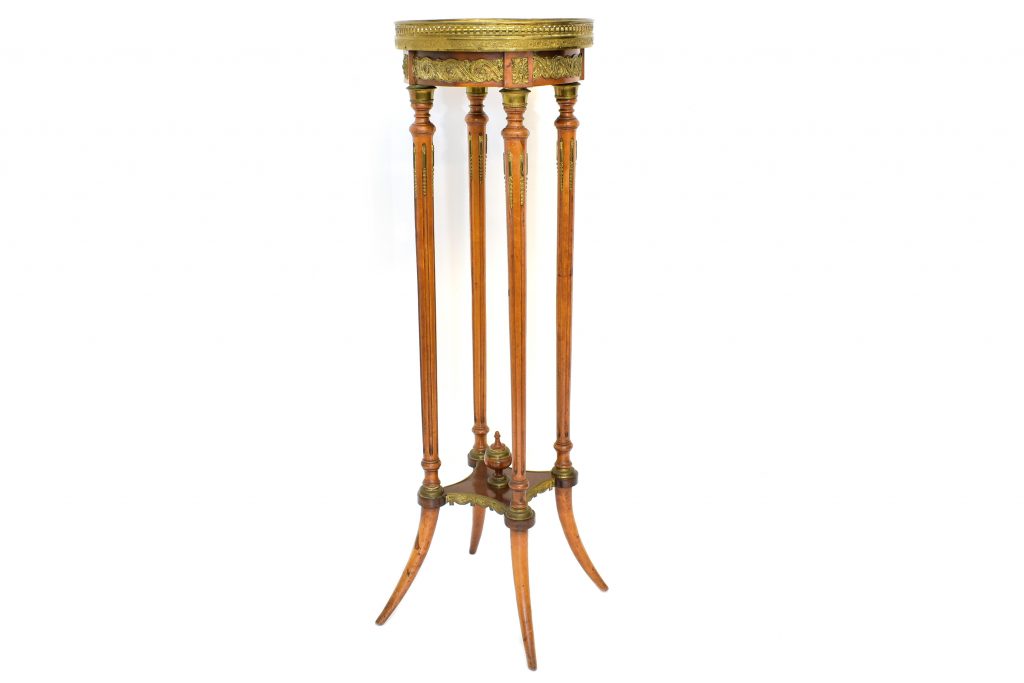 Piedestal Louis al XV lea (1) Piedestal Louis al XV lea