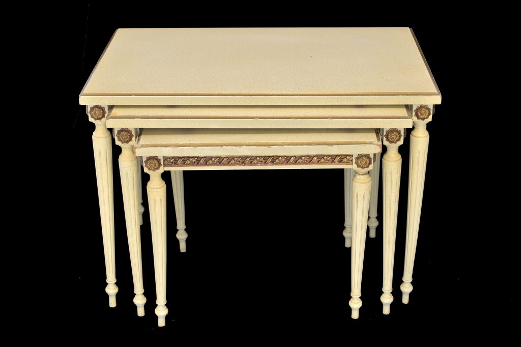 Set trei masute cu vopsea craquelle (1) Set trei masute cu vopsea craquelle