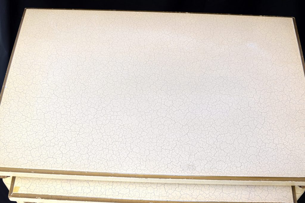 Set trei masute cu vopsea craquelle (7) Set trei masute cu vopsea craquelle