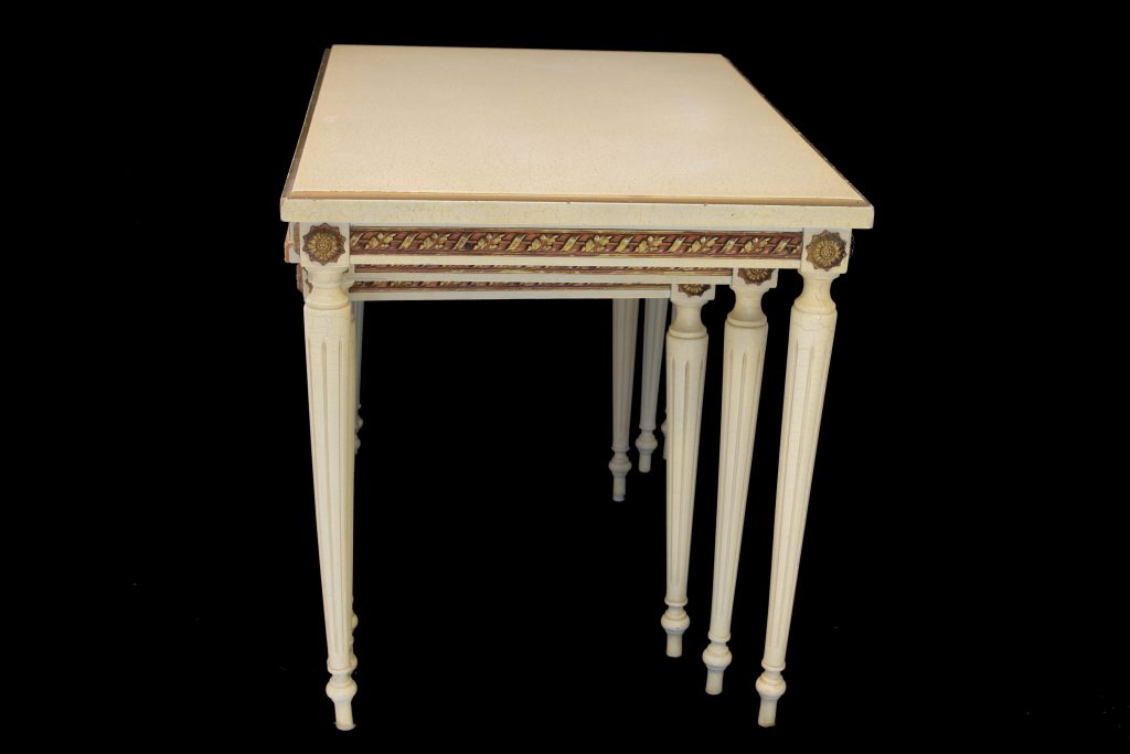 Set trei masute cu vopsea craquelle (9) Set trei masute cu vopsea craquelle